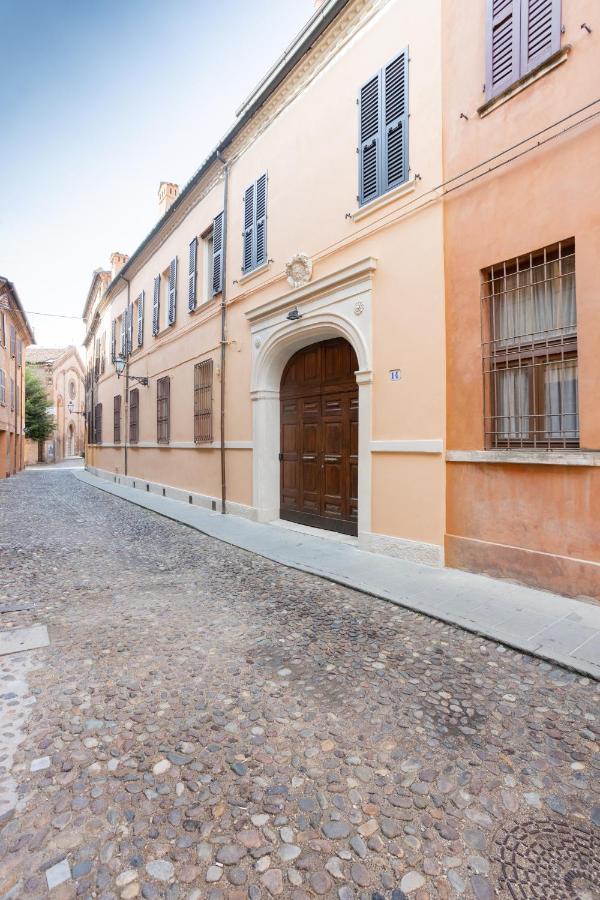 Palazzo Sabbioni Suite Del Conte Elegant Suite In Old Monastery City Center Ferrara Bagian luar foto