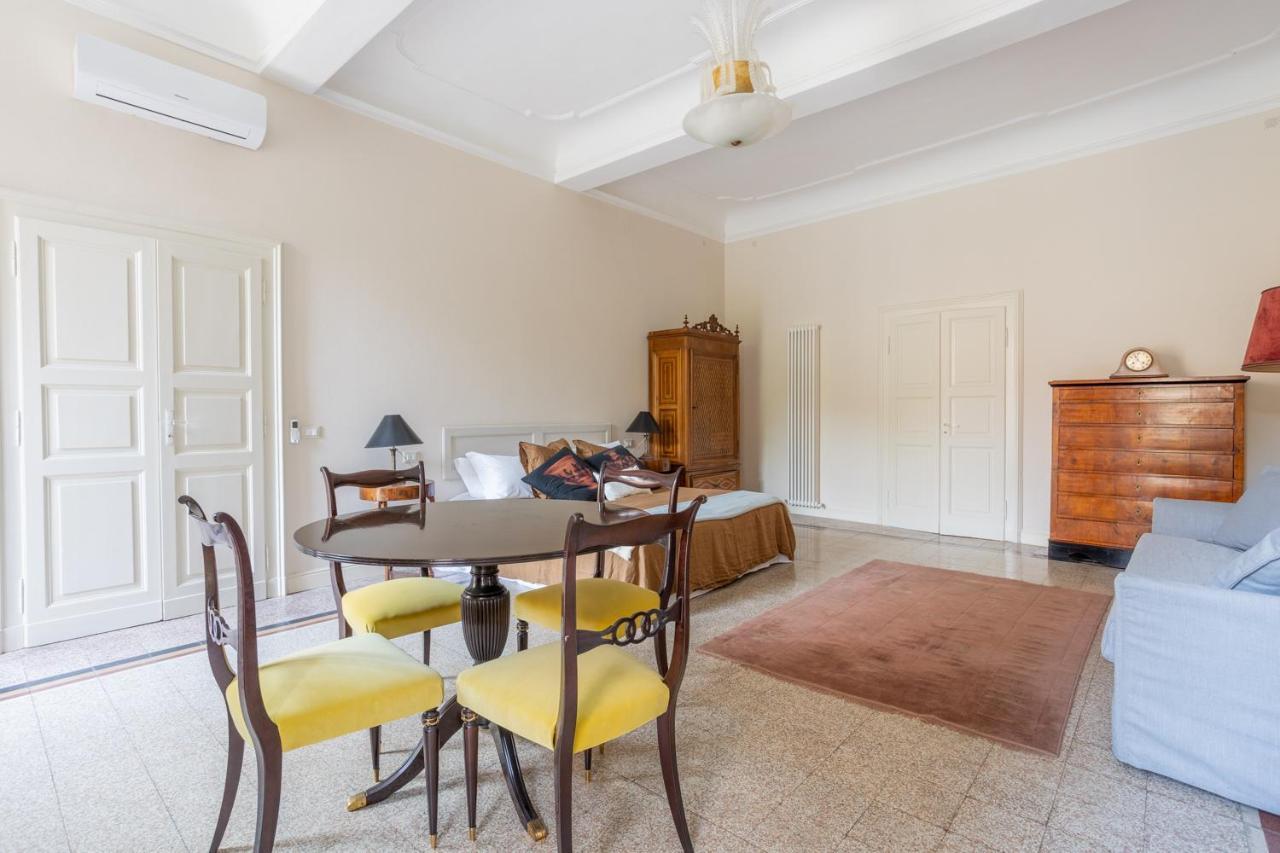 Palazzo Sabbioni Suite Del Conte Elegant Suite In Old Monastery City Center Ferrara Bagian luar foto