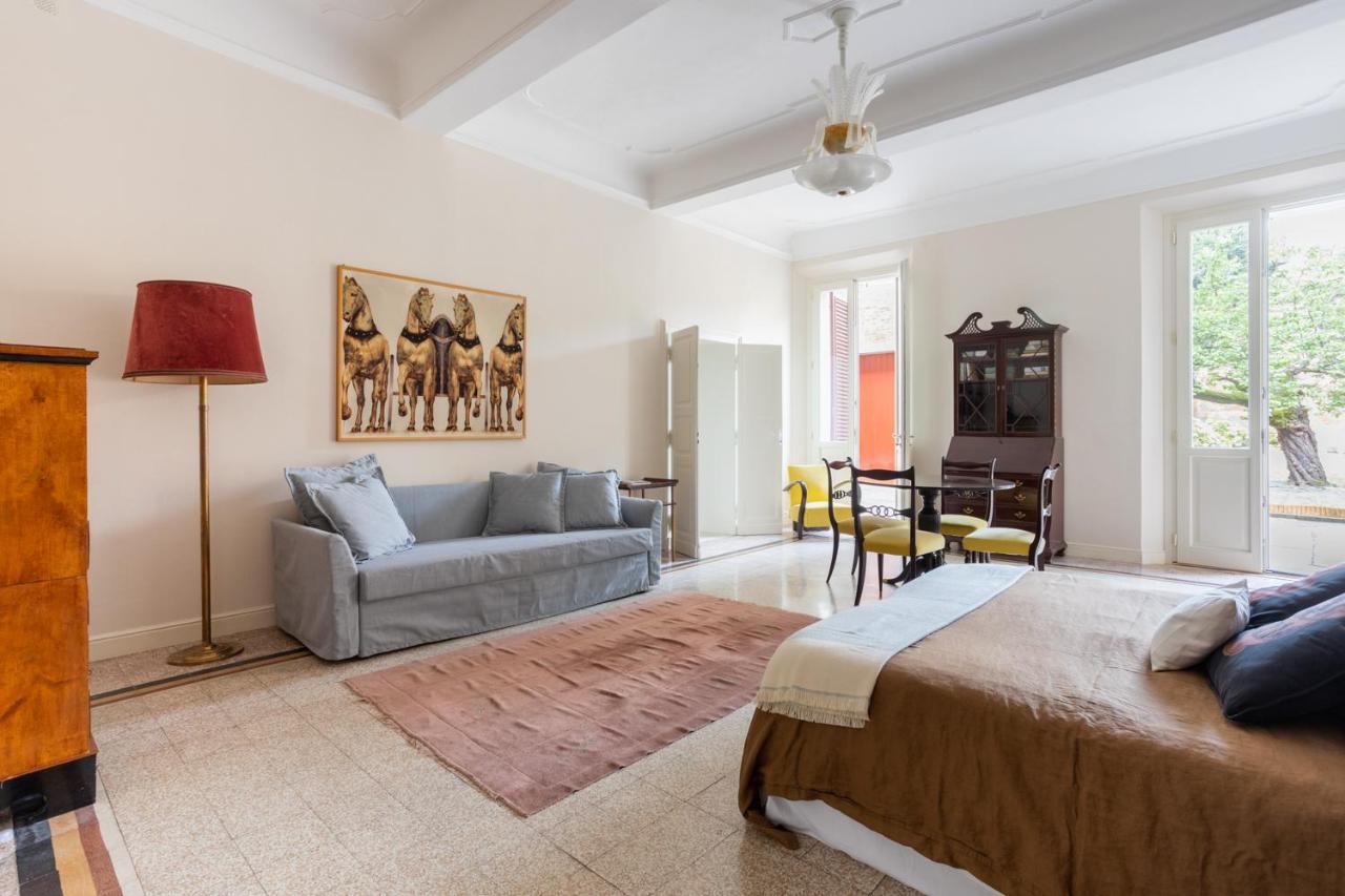 Palazzo Sabbioni Suite Del Conte Elegant Suite In Old Monastery City Center Ferrara Bagian luar foto