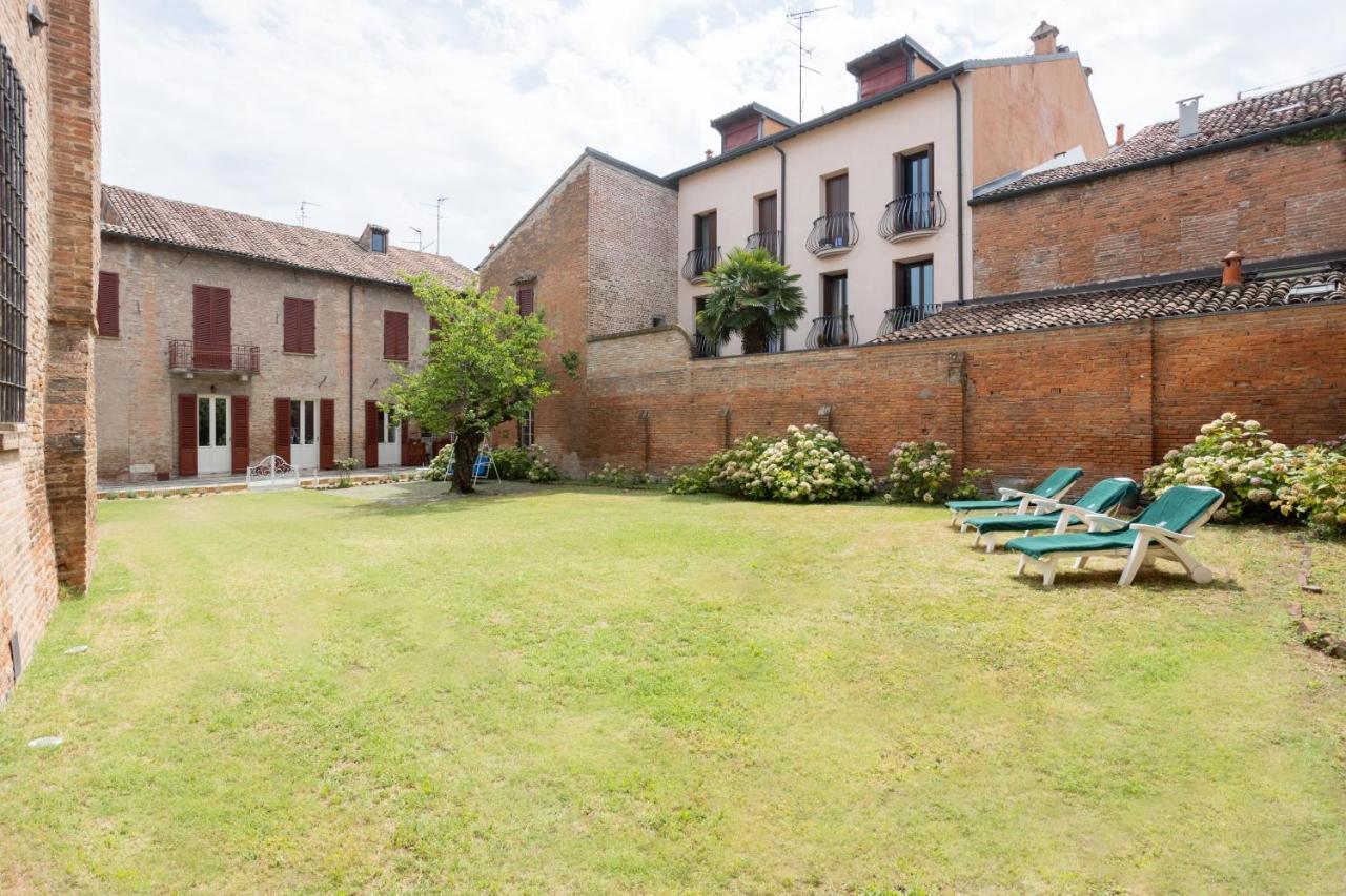 Palazzo Sabbioni Suite Del Conte Elegant Suite In Old Monastery City Center Ferrara Bagian luar foto