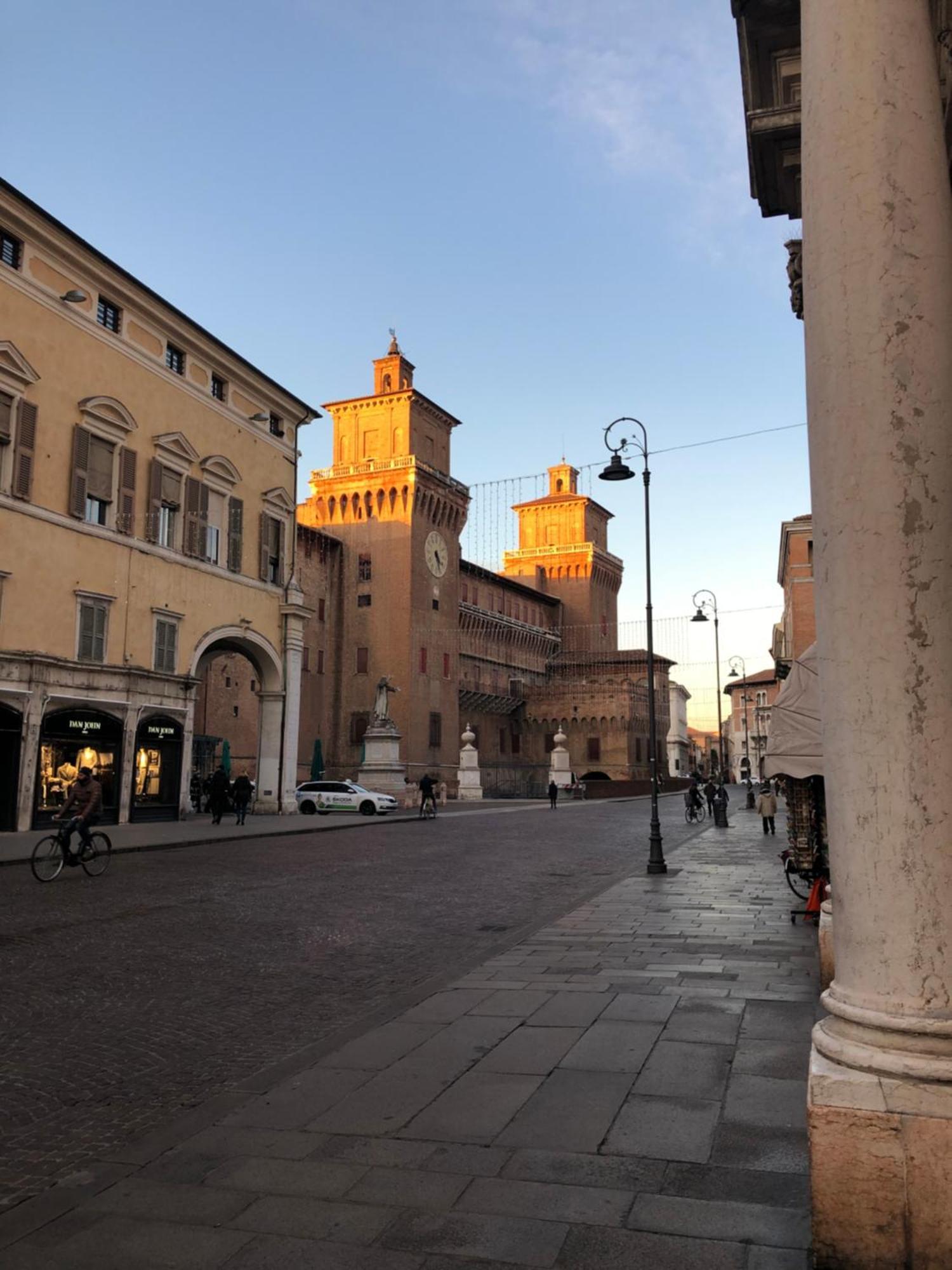 Palazzo Sabbioni Suite Del Conte Elegant Suite In Old Monastery City Center Ferrara Bagian luar foto